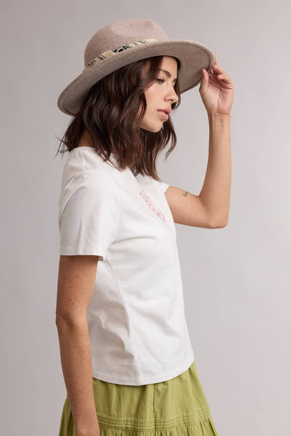 Women's 100% cotton western horseshoe graphic tee